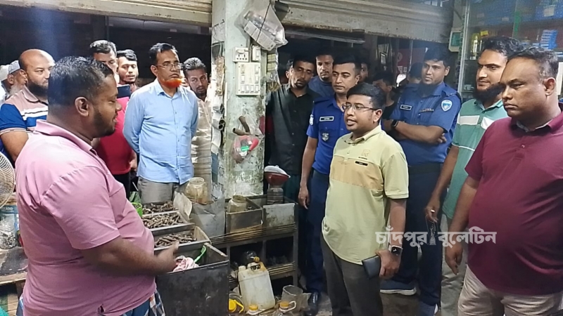 হাইমচরে অতিরিক্ত দামে জ্বালানি তেল বিক্রির দায়ে ব্যবসায়ীকে জরিমানা