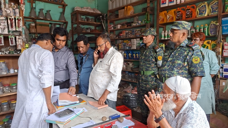 চাঁদপুরে নির্ধারিত মূল্যের চেয়ে বেশি দামে জ্বালানি তেল বিক্রির দায়ে জরিমানা