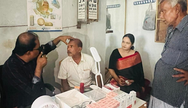 মানবিক উদ্যোগে চাঁদপুরে ১৫০ রোগীকে বিনামূল্যে চক্ষুসেবা, ওষুধ ও চশমা দিলেন তানিয়া ইশতিয়াক