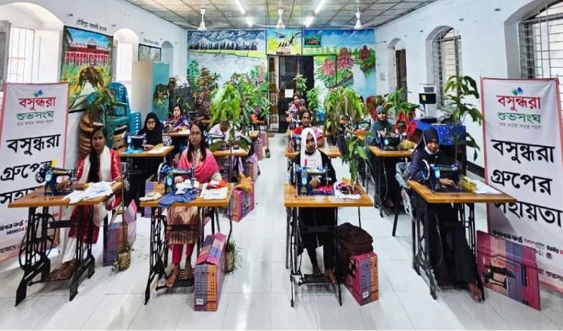 বসুন্ধরা গ্রুপের উদ্যোগে নতুন আশার আলো গৌরীপুরের অসচ্ছল নারীদের জীবনে