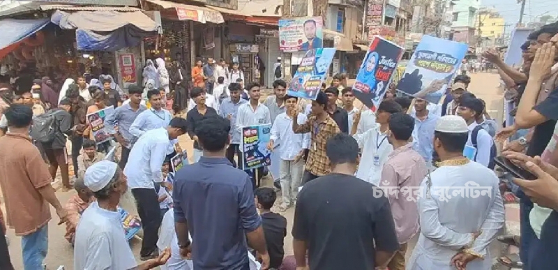 হাজীগঞ্জে পিকআপের ধাক্কায় শিক্ষার্থী আহত, সড়ক অবরোধ